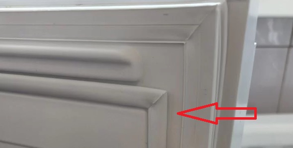 Уплотнитель (дополнительный, без магнита) двери мк холодильника 660х495мм Haier 0530030289