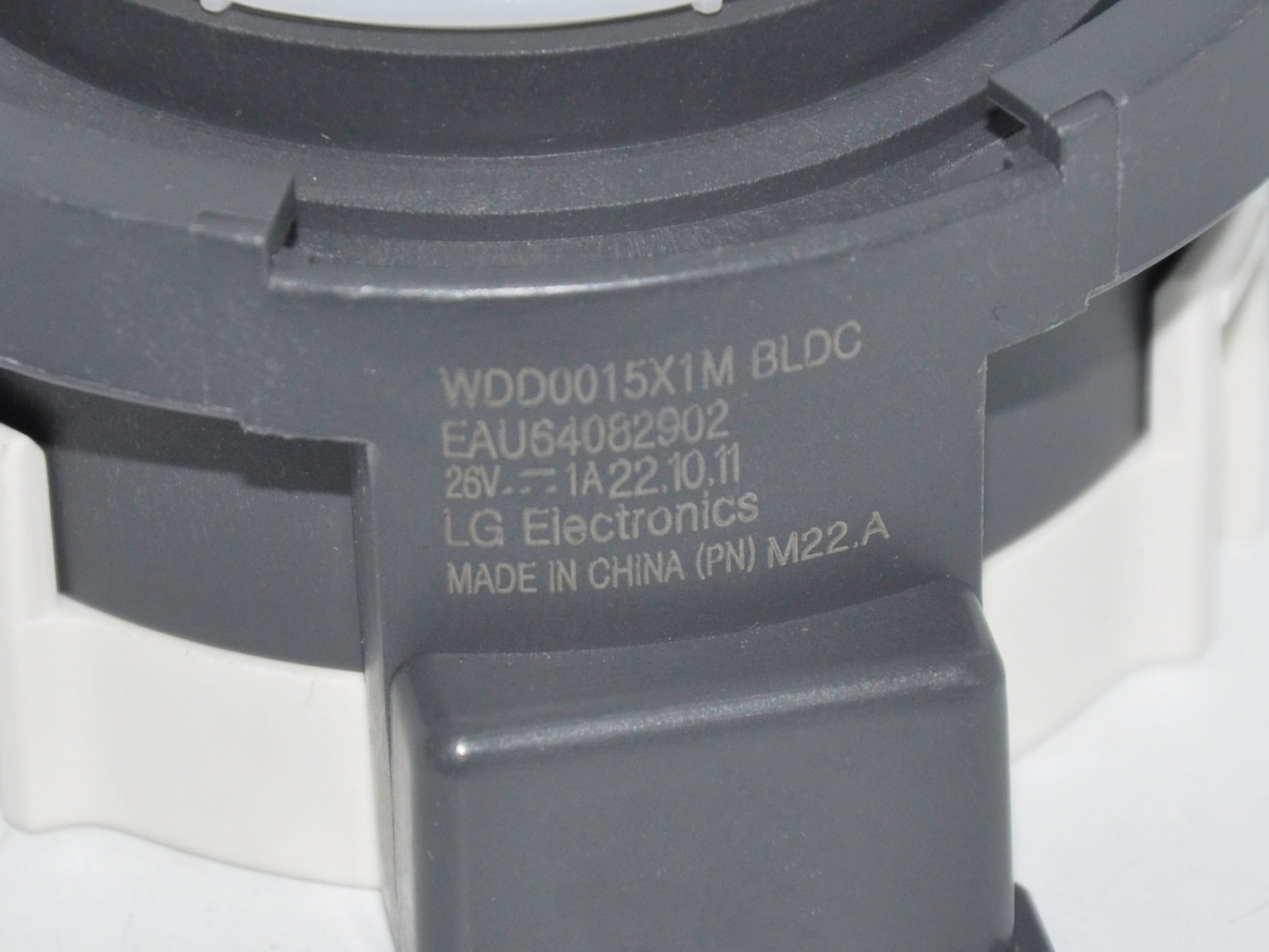 Двигатель сливного насоса (4 защелки, клеммы назад, 26V) LG EAU64082902