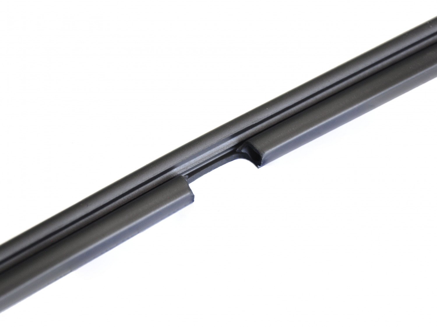 Уплотнитель двери посудомоечной машины Electrolux, Zanussi нижний L400*13*9мм, 1527401101